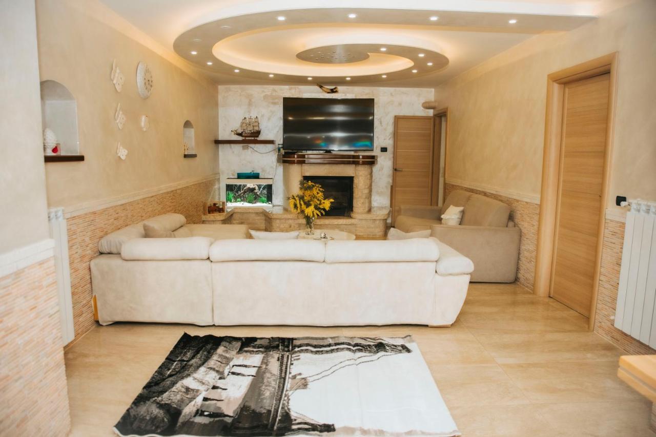 Villa Sweery Santa Maria a Vico エクステリア 写真