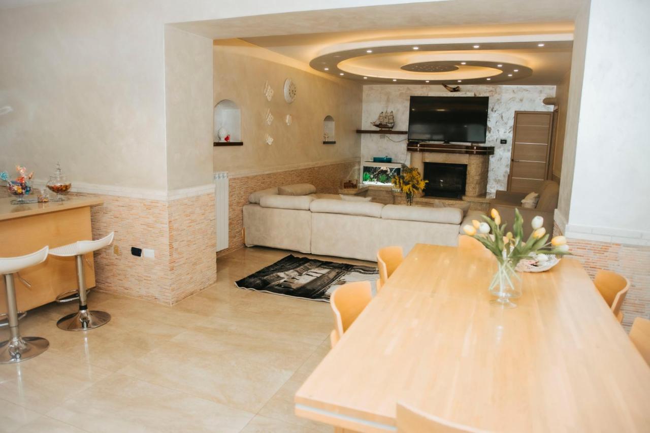Villa Sweery Santa Maria a Vico エクステリア 写真
