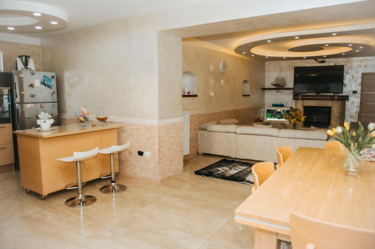 Villa Sweery Santa Maria a Vico エクステリア 写真