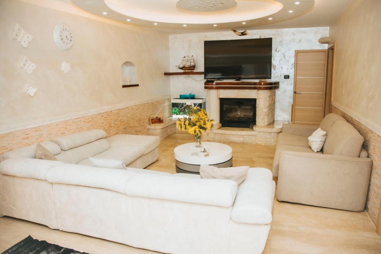 Villa Sweery Santa Maria a Vico エクステリア 写真